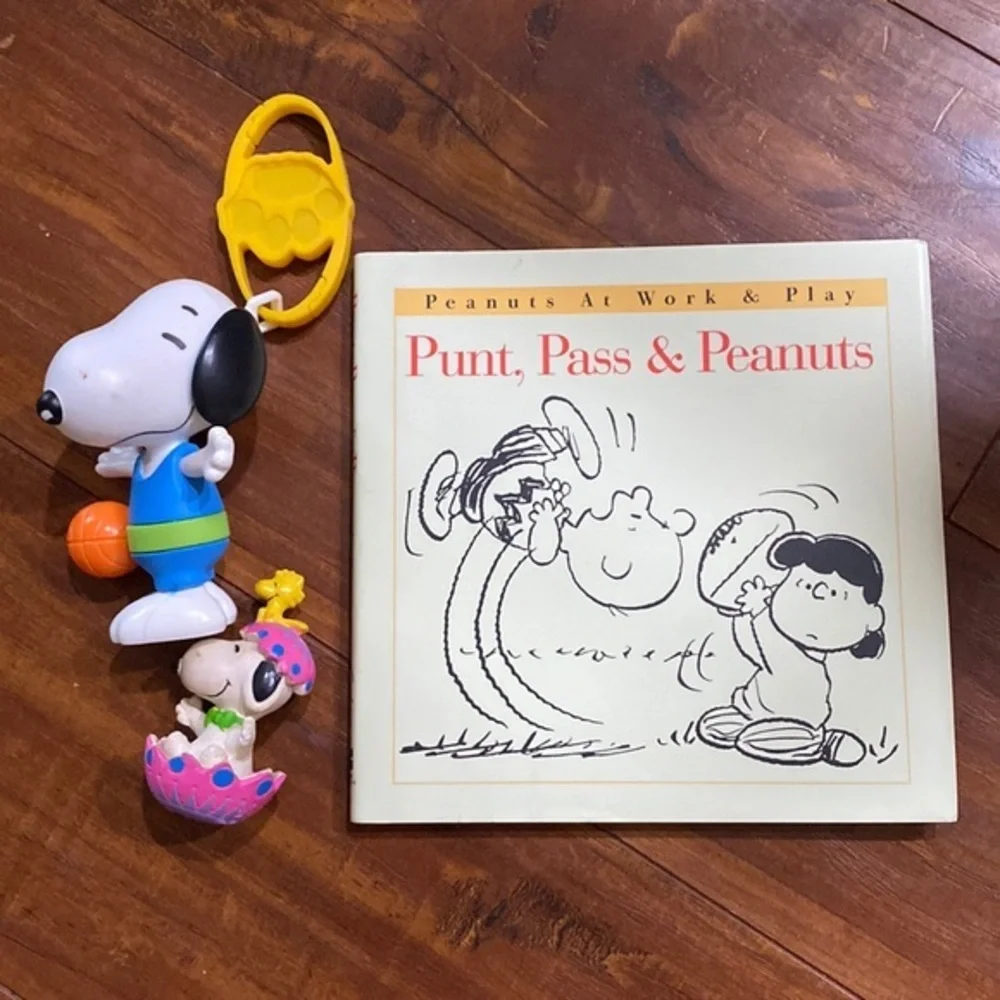Peanuts Snoopy Charlie Brown Figure Lot NASA Snoopy Book Toys